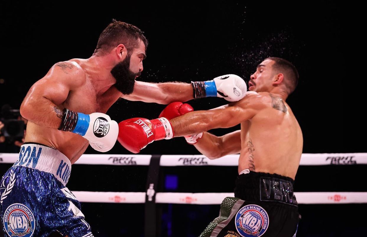 Jono Carroll in action against Andy Vences